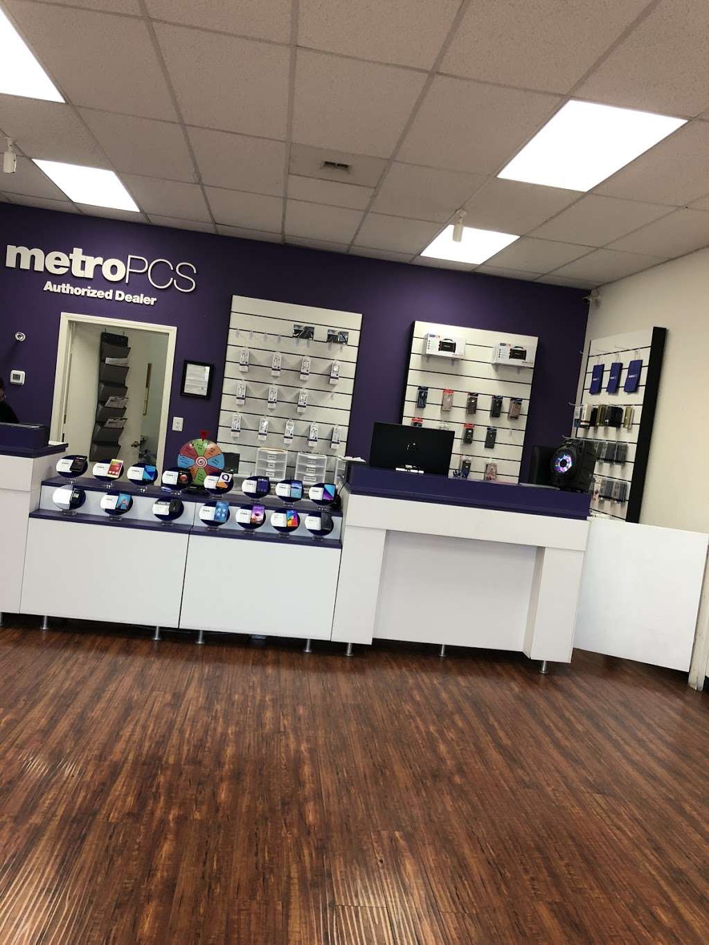 Metro by T-Mobile | 4955 Felspar St Ste D, Riverside, CA 92509, USA | Phone: (951) 360-0800