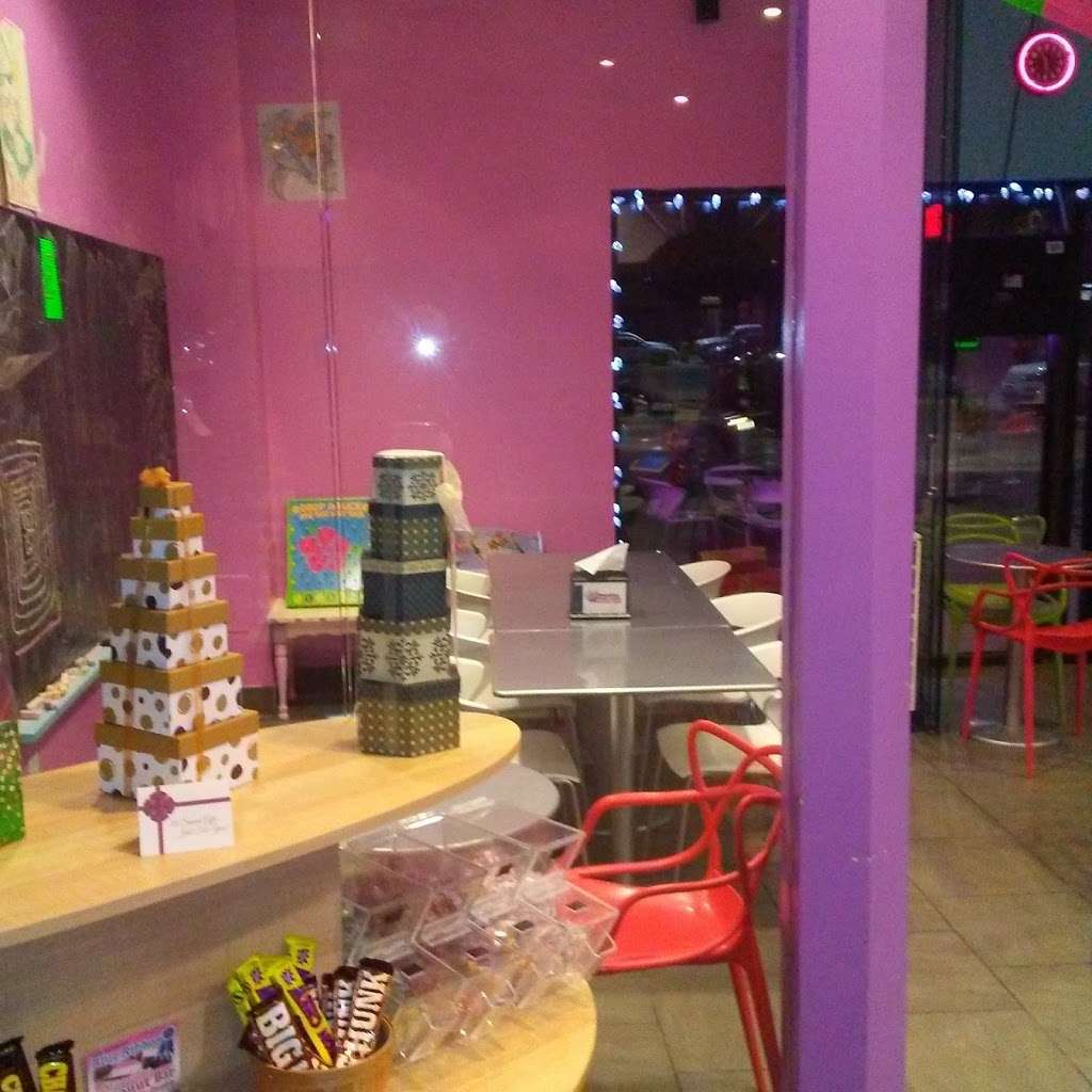 Sweeties FroYo Cafe | 8221 S Holly St, Centennial, CO 80122, USA | Phone: (720) 484-6627