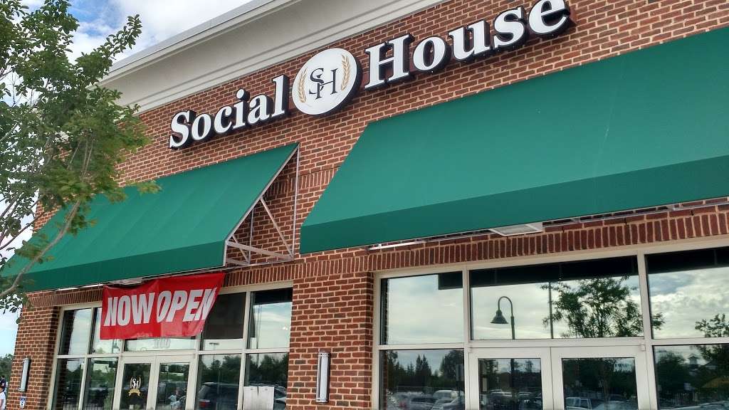 Social House Kitchen & Tap | 25370 Eastern Marketplace Plaza, South Riding, VA 20152 | Phone: (703) 327-6464