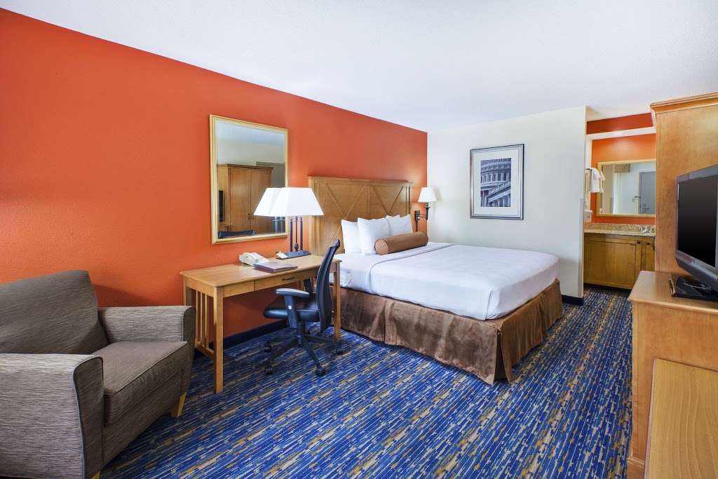 Best Western Dulles Airport Inn | 45440 Holiday Dr, Sterling, VA 20166, USA | Phone: (703) 471-8300