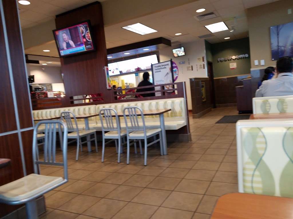 McDonalds | 13625 Bear Valley Rd, Victorville, CA 92392, USA | Phone: (760) 949-5200