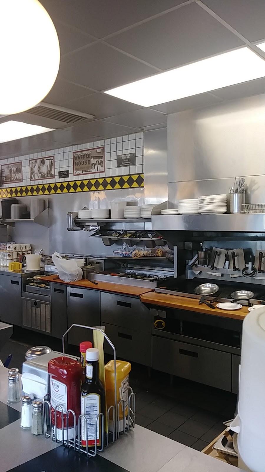 Waffle House | 250 S Indiana Ave, Sellersburg, IN 47172, USA | Phone: (812) 246-0621