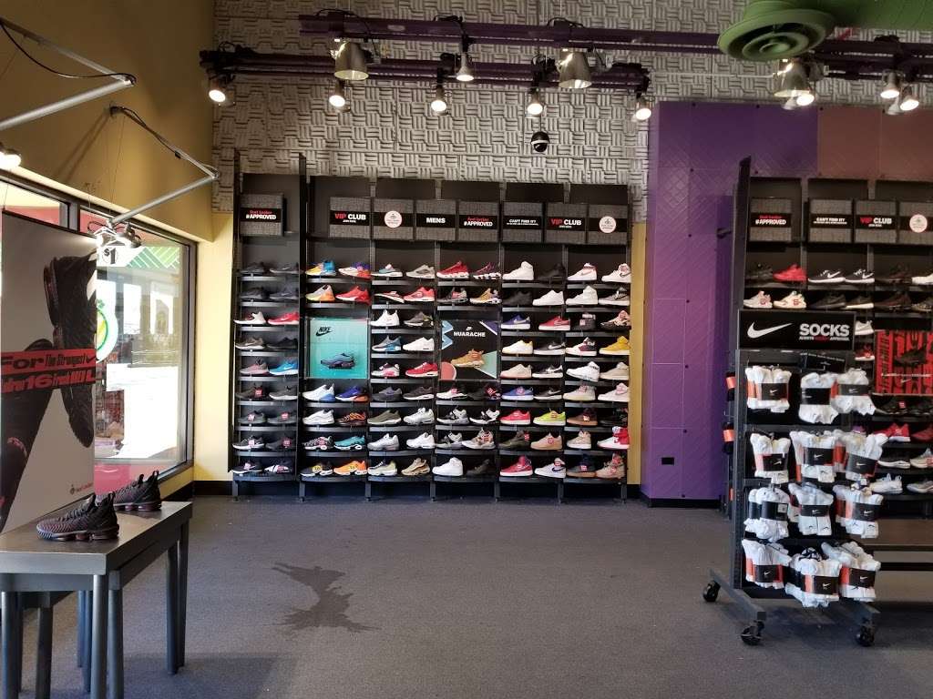 Foot Locker | 4629 W Cermak Rd, Cicero, IL 60804, USA | Phone: (708) 652-6791