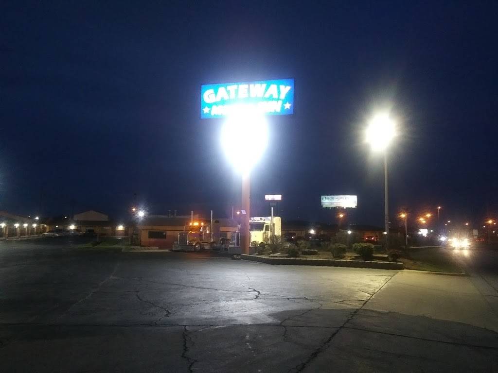 Gateway Motor Inn | 5600 W Skelly Dr, Tulsa, OK 74107, USA | Phone: (918) 446-6611