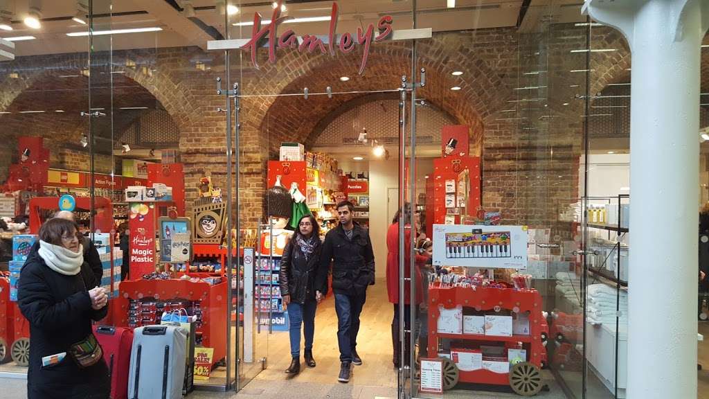 Hamleys | Unit 8a, St Pancras International, Euston Rd, Kings Cross, London N1C 4QP, UK | Phone: 020 7479 7366