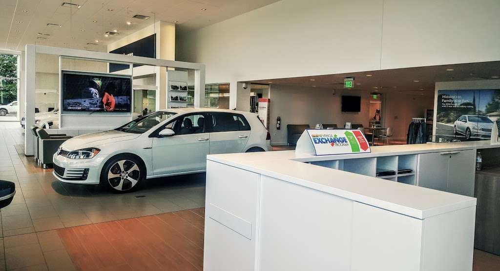 Fox Valley Volkswagen St. Charles | 4050 E Main St, St. Charles, IL 60174 | Phone: (630) 231-9900