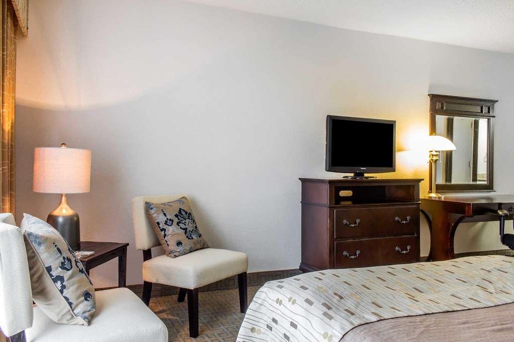 Clarion Hotel Philadelphia International Airport | 76 Industrial Hwy, Essington, PA 19029 | Phone: (610) 521-9600