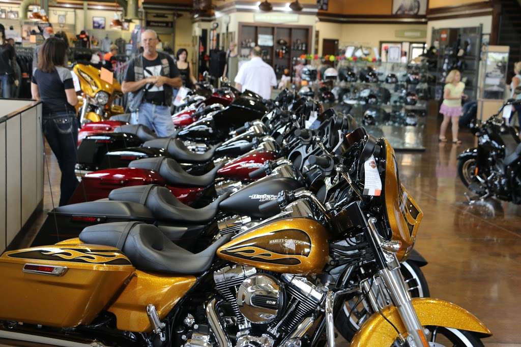 Groves Winchester Harley-Davidson | 140 Independence Rd, Winchester, VA 22602, USA | Phone: (540) 662-4468