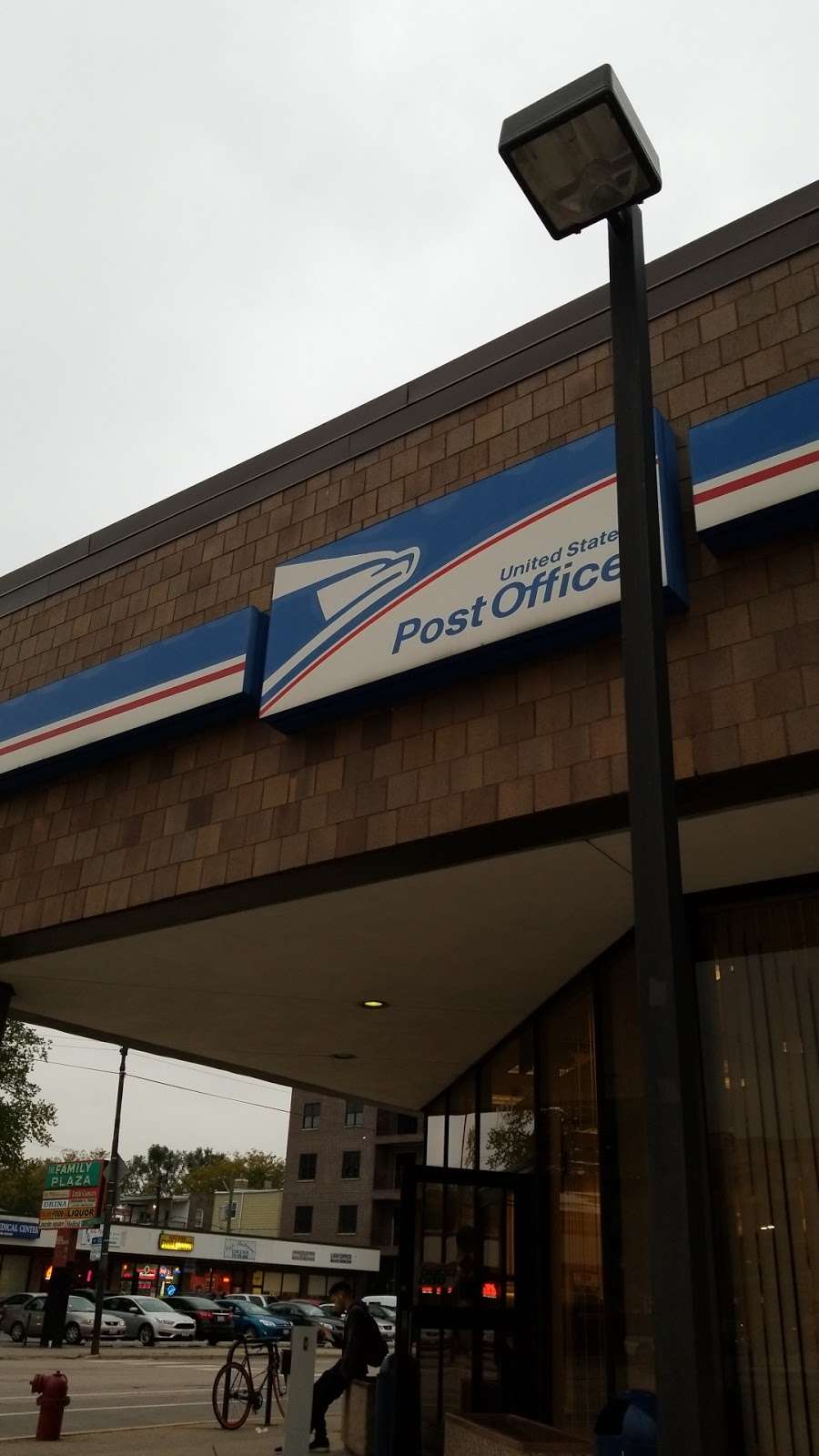 United States Postal Service | 2522 W Lawrence Ave, Chicago, IL 60625 | Phone: (800) 275-8777