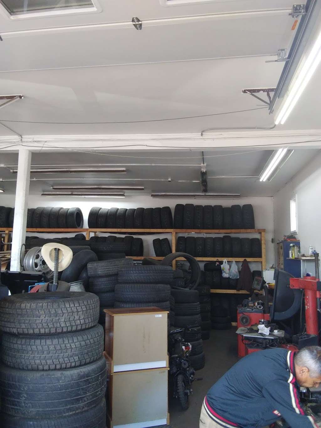 Gillos Tire Shop Services | Joliet, IL 60435, USA | Phone: (815) 516-3235