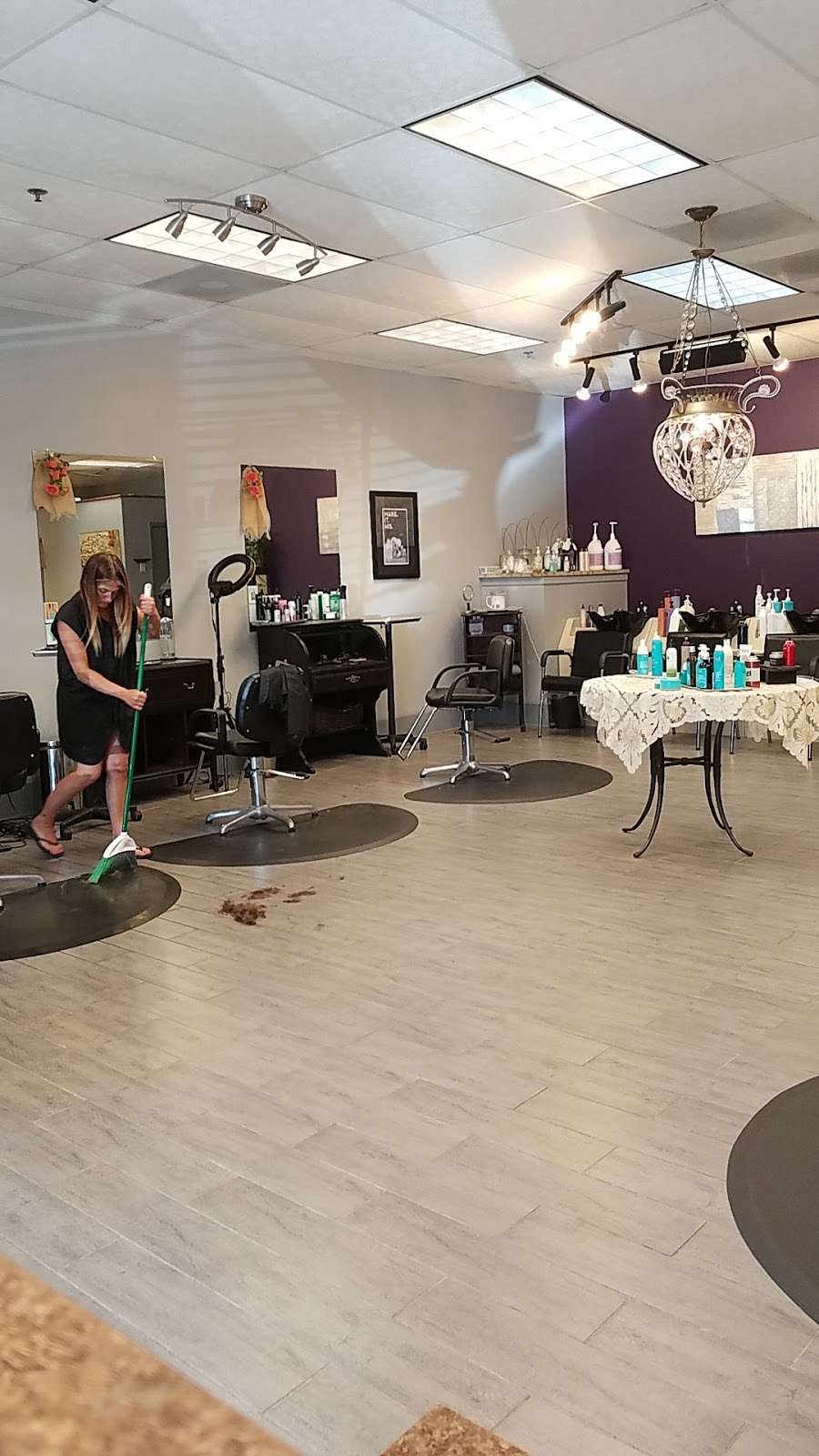 Salon Bari | 8501 75th St D, Kenosha, WI 53142 | Phone: (262) 925-9050