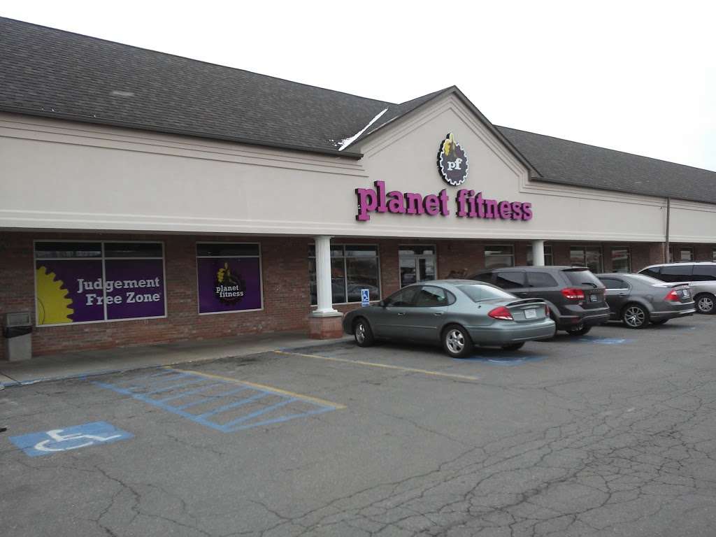 Planet Fitness | 1901 E 37th Ave, Hobart, IN 46342 | Phone: (219) 940-3956