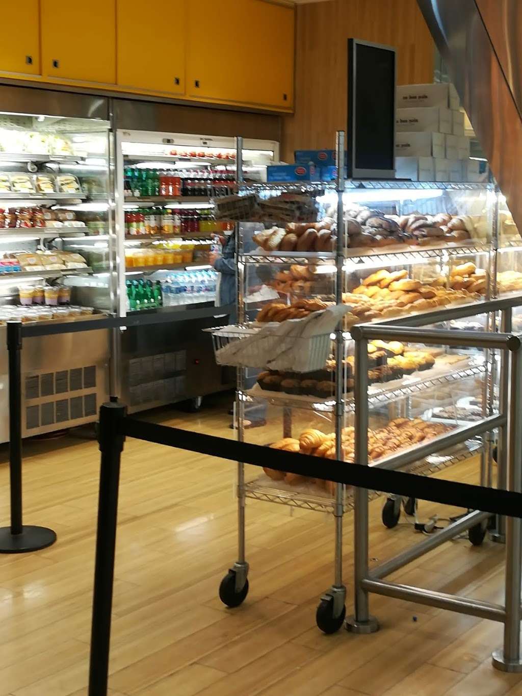 Au Bon Pain | 2100 NW 42nd Ave, Miami, FL 33126, USA | Phone: (305) 876-0181