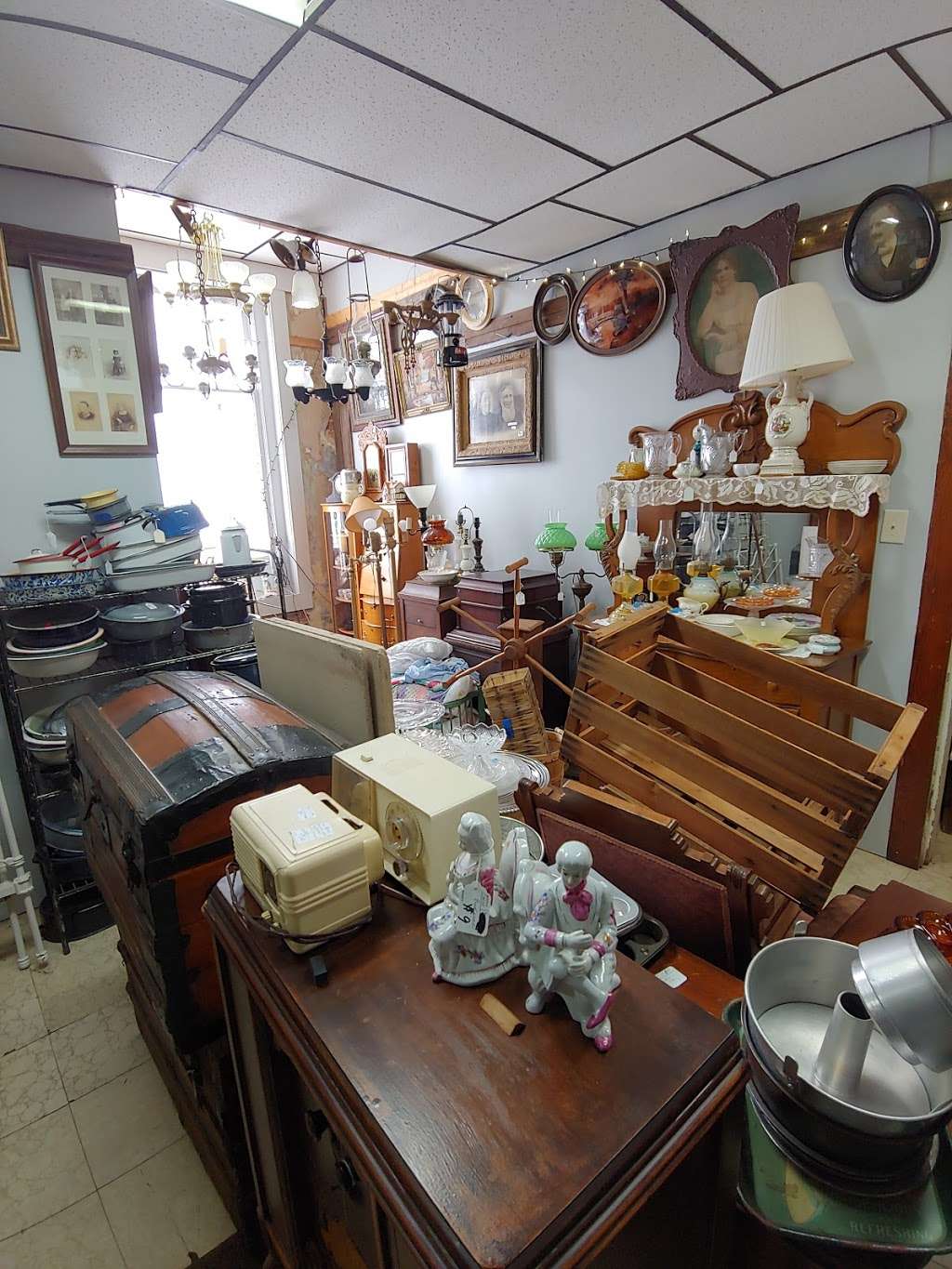 New Cumberland Antiques | 702 Massachusetts Ave, Upland, IN 46989, USA | Phone: (765) 506-1266