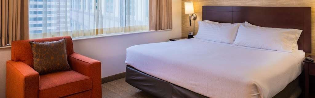 Holiday Inn and Suites Chicago OHare Rosemont Hotel | 10233 W Higgins Rd, Rosemont, IL 60018, USA | Phone: (847) 954-8600