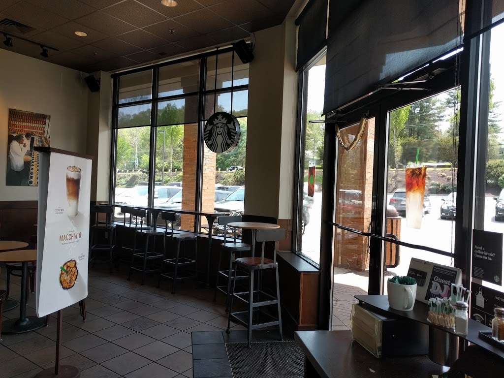 Starbucks | 4895 West Chester Pike, Newtown Square, PA 19073, USA | Phone: (610) 353-4951