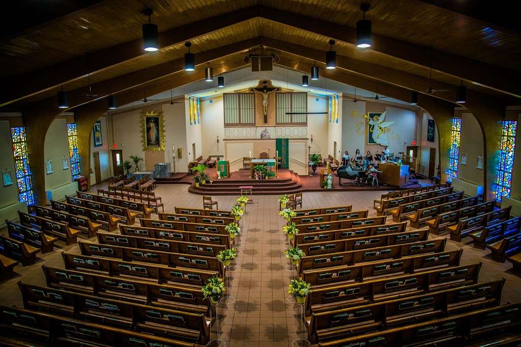 St Colette Catholic Church | 3900 Meadow Dr, Rolling Meadows, IL 60008 | Phone: (847) 394-8100