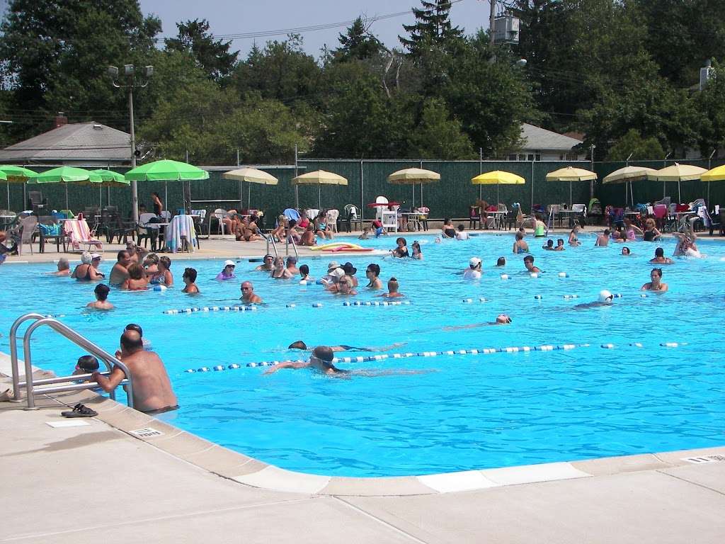 Commonpoint Queens at Tanenbaum Family Pool | 58-25 Little Neck Pkwy, Little Neck, NY 11362, USA | Phone: (718) 428-5050