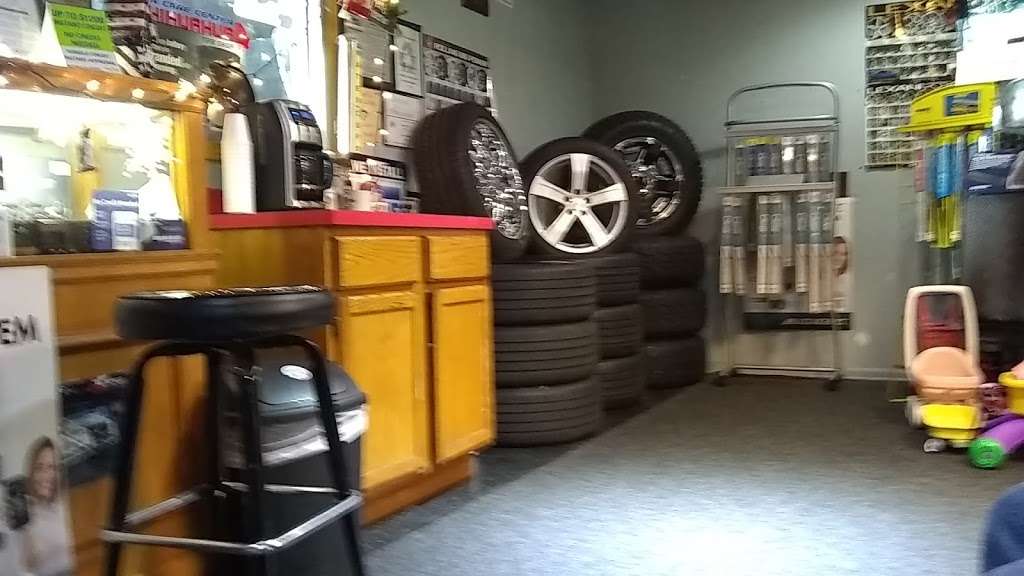 Chihuahua Tire Shop | 1201 Aurora Ave Ln, Aurora, IL 60505, USA | Phone: (630) 844-9500