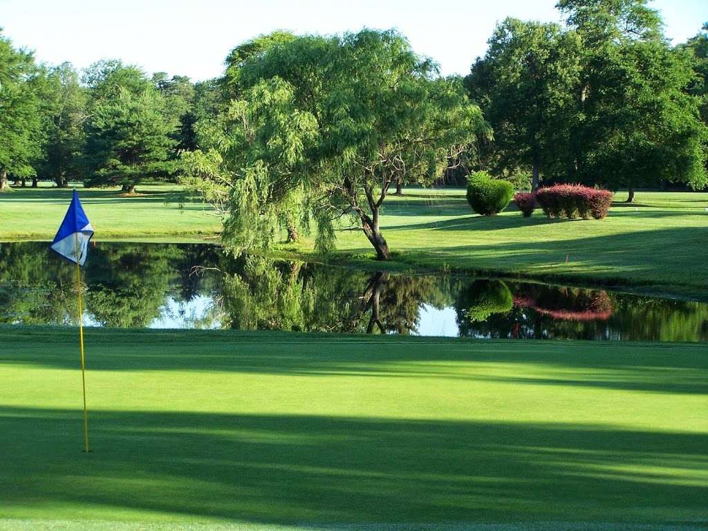 Woodlake Country Club | 25 New Hampshire Ave, Lakewood, NJ 08701, USA | Phone: (732) 367-4500