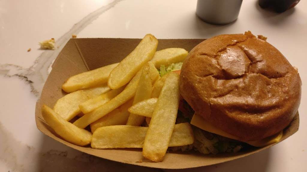 8 oz. Burger | Terminal 4, 400 World Way, Los Angeles, CA 90045