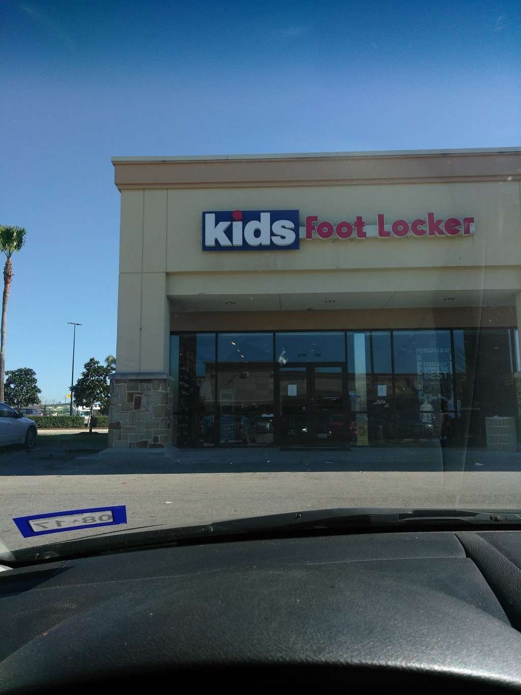 Kids Foot Locker | 4400c North Fwy Suite 100, Houston, TX 77022, USA | Phone: (713) 692-1005