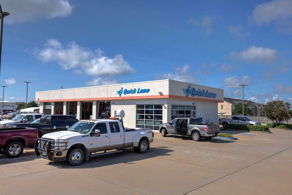 Quick Lane Tire and Auto Center Rosenberg | 7146, 27225 Southwest Fwy, Rosenberg, TX 77471 | Phone: (832) 363-2054