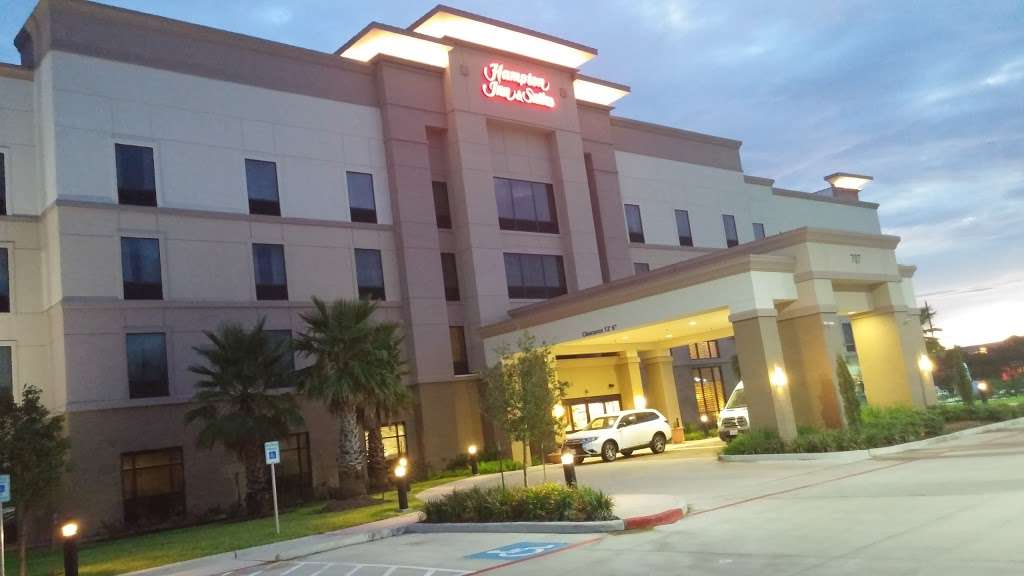 Hampton Inn & Suites Houston North IAH | 707 N Sam Houston Pkwy E, Houston, TX 77060, USA | Phone: (281) 447-6400