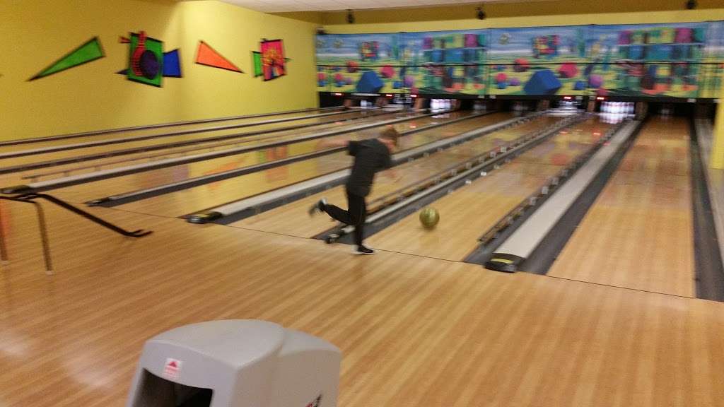 River City Lanes | 730 Cornerstone Crossing, Waterford, WI 53185, USA | Phone: (262) 534-7467