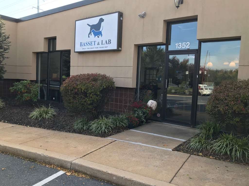 Basset and Lab | 1352 Harrisburg Pike, Lancaster, PA 17601, USA | Phone: (717) 288-1200