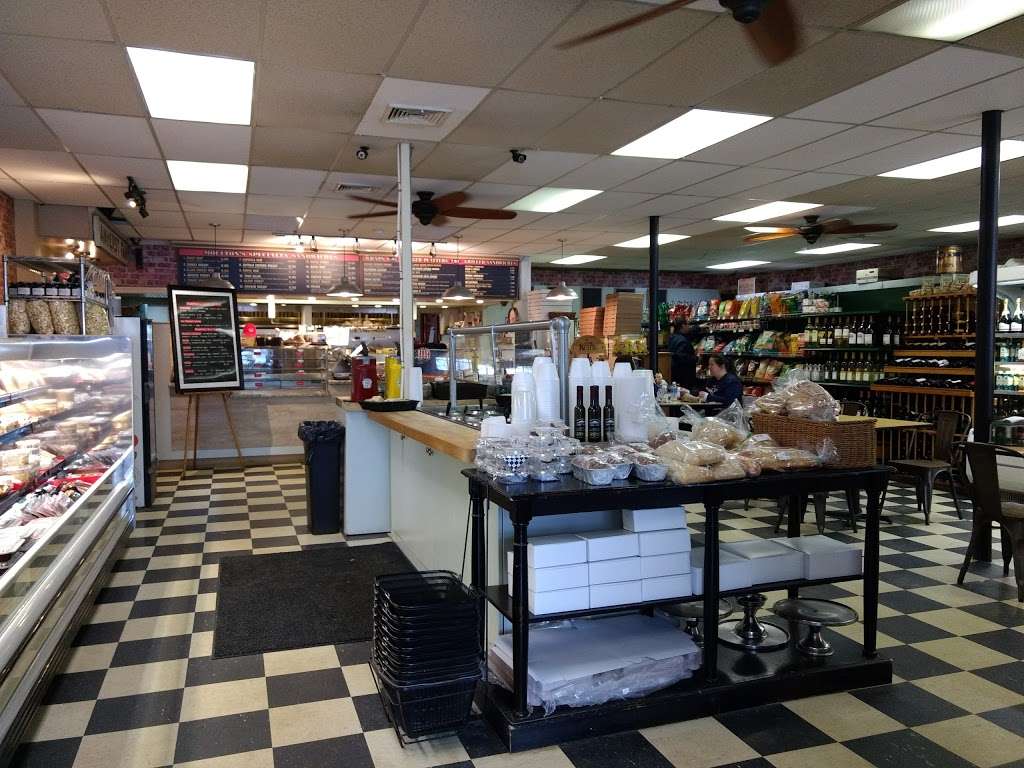 Moultons Market | 10 Main St, Amherst, NH 03031, USA | Phone: (603) 673-2404