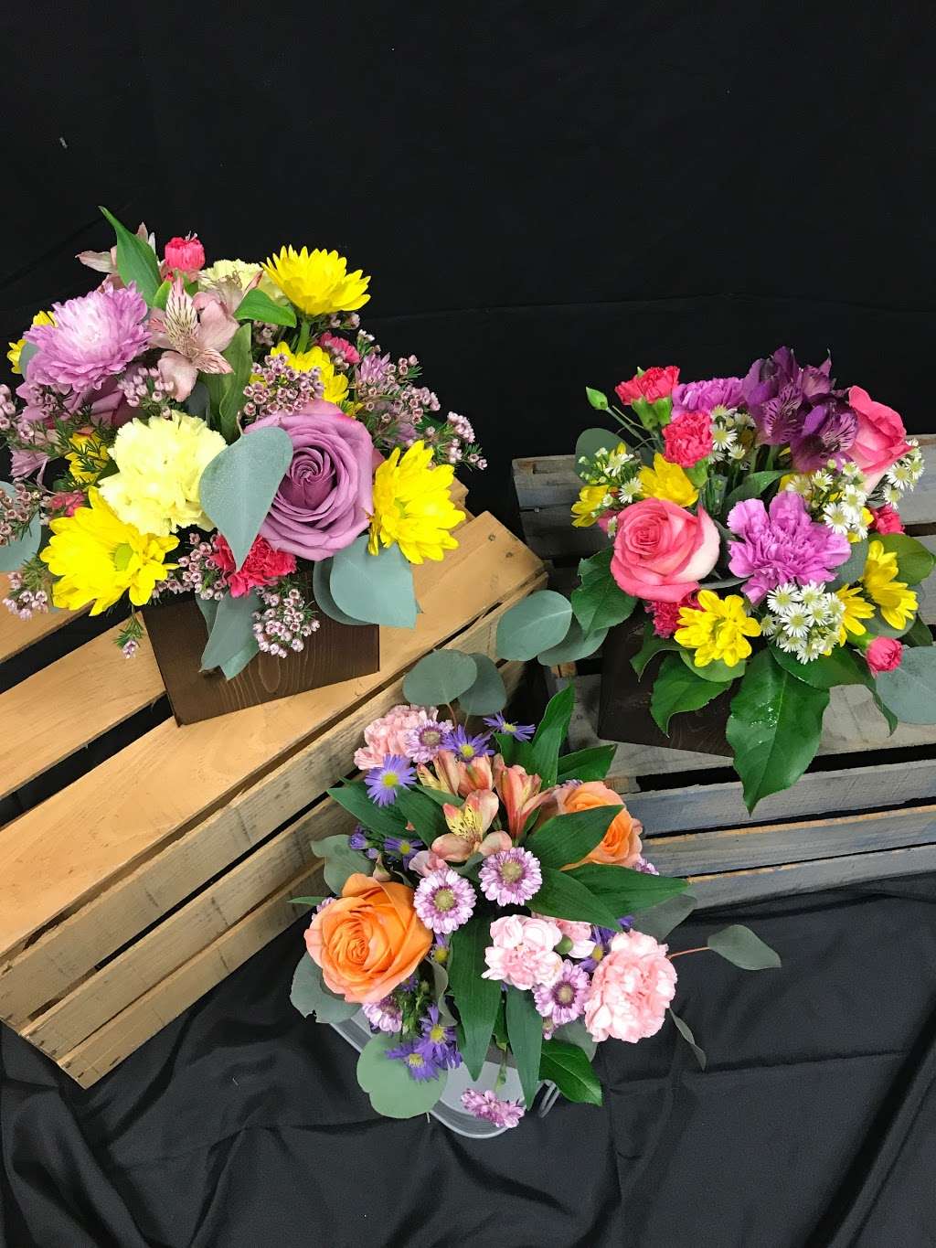 jh Events and Flowers | 3603 Municipal Dr, McHenry, IL 60050 | Phone: (815) 331-8616