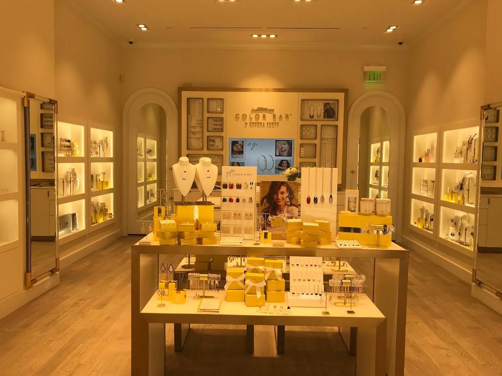 Kendra Scott | 3334 W Friendly Ave Suite 103, Greensboro, NC 27410, USA | Phone: (336) 285-0372