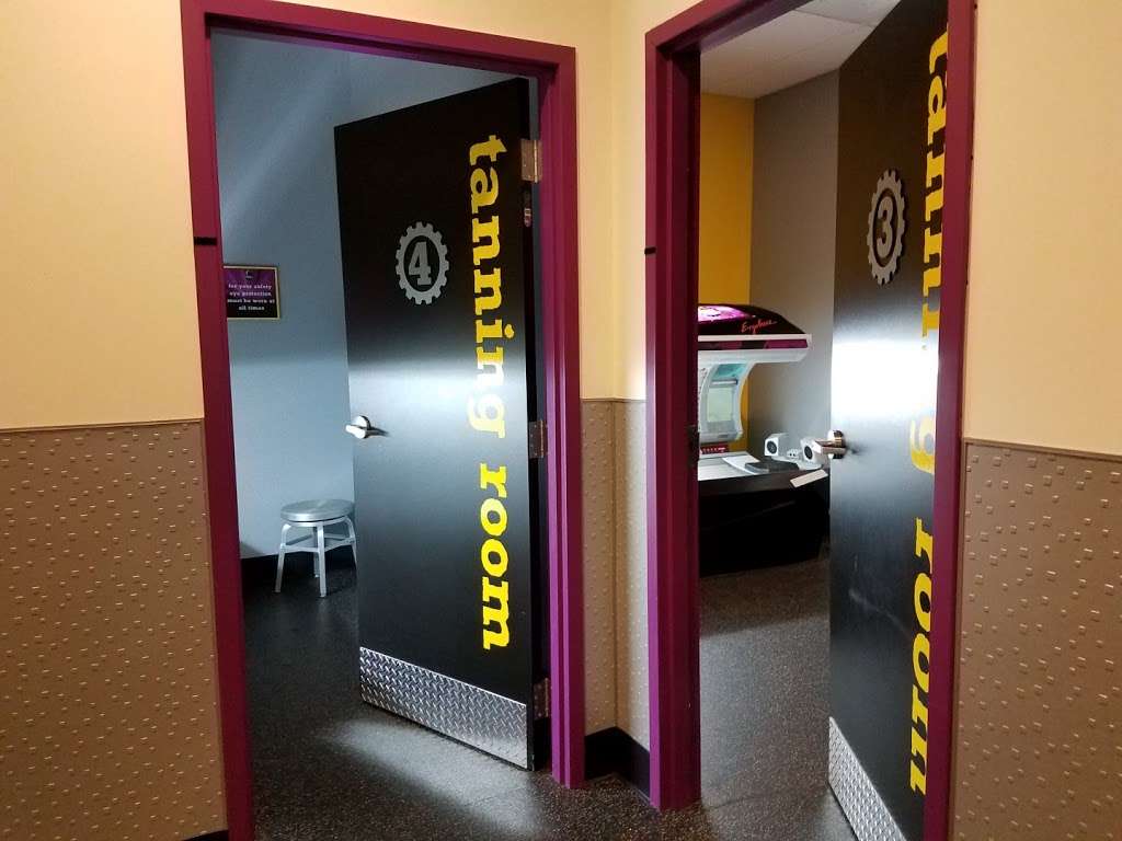 Planet Fitness | 954 N Lake St, Aurora, IL 60506, USA | Phone: (630) 801-1700