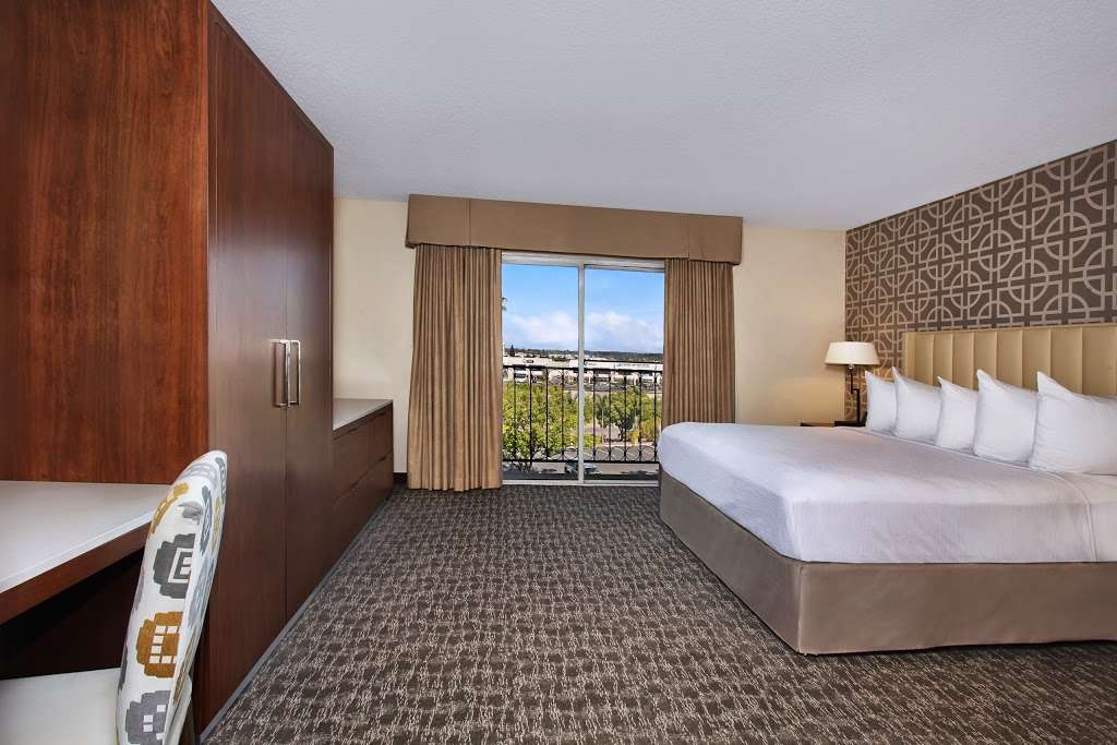 Embassy Suites by Hilton Anaheim North | 3100 E Frontera St, Anaheim, CA 92806, USA | Phone: (714) 632-1221