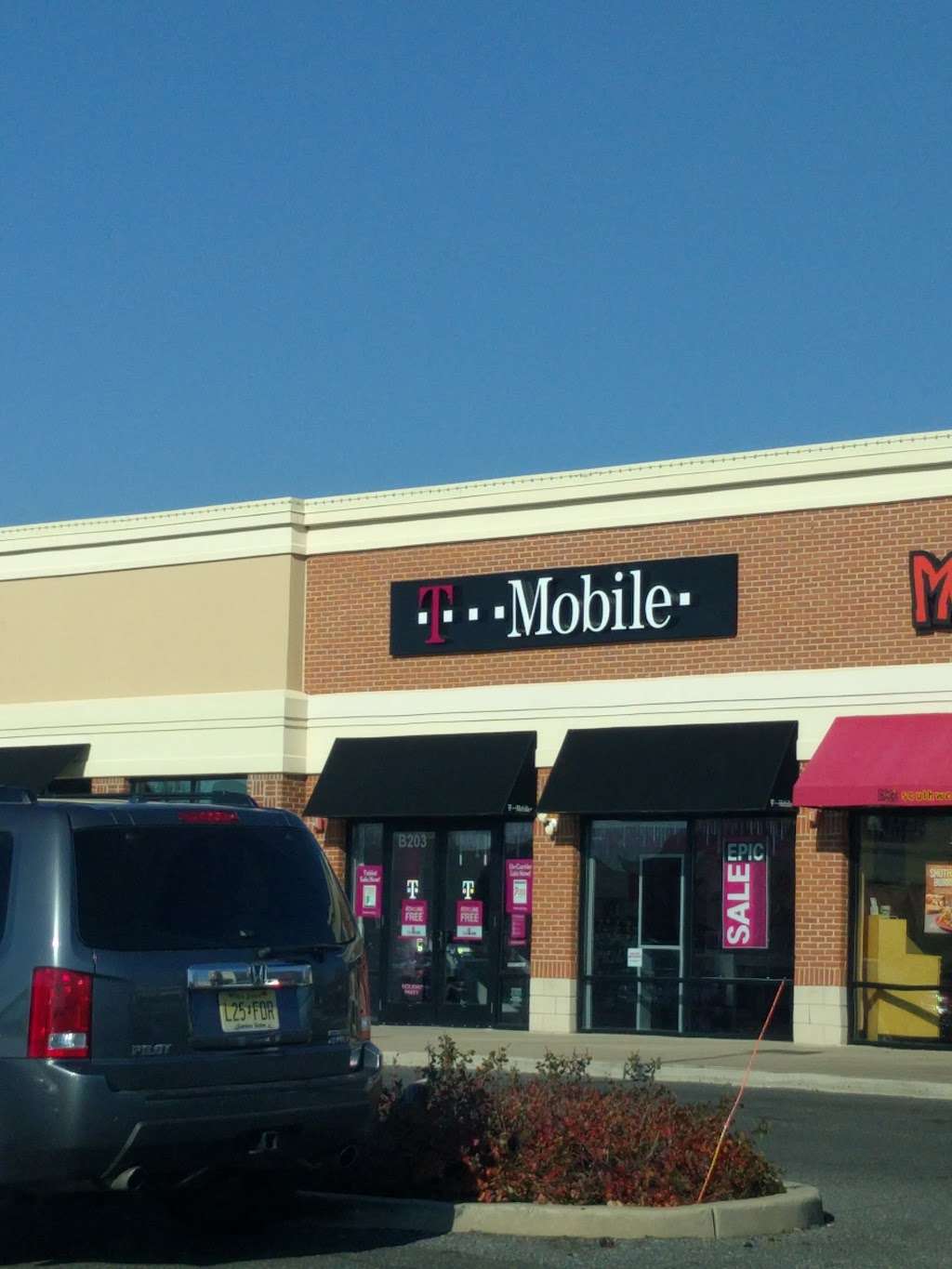 T-Mobile | 611 Berlin - Cross Keys Rd Suite B203, Sicklerville, NJ 08081, USA | Phone: (856) 629-4095