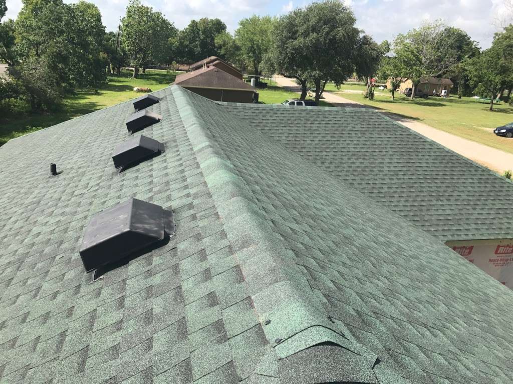 Emerald Roofing & Remodeling | 310 Baycrest Dr, League City, TX 77573, USA | Phone: (832) 580-8358