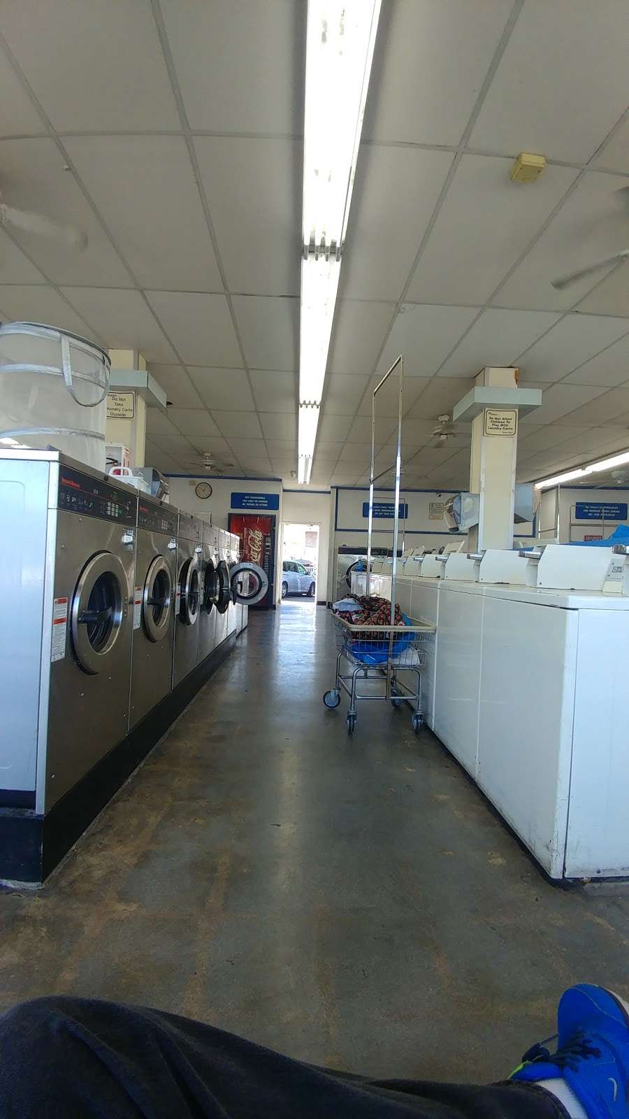 Coin Laundry | 3106 Beverly Blvd, Los Angeles, CA 90057, USA | Phone: (310) 569-2002