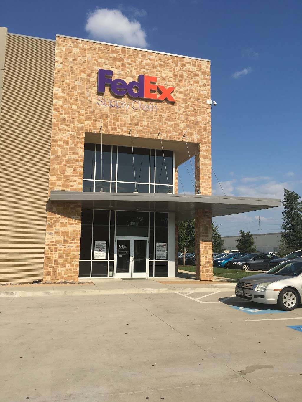 FedEx Supply Chain in 840 W Sandy Lake Rd, Coppell, TX 75019, USA