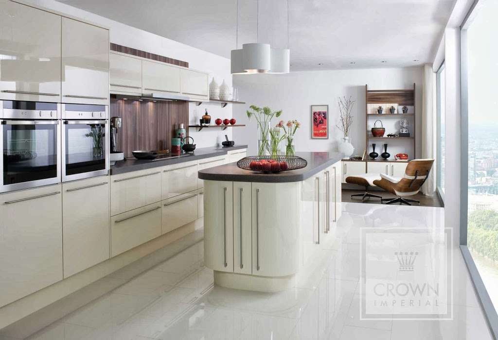 Woodcrest Kitchens Ltd | 2 Playstow Hall, Plaistow St, Lingfield RH7 6AU, UK | Phone: 01342 835419