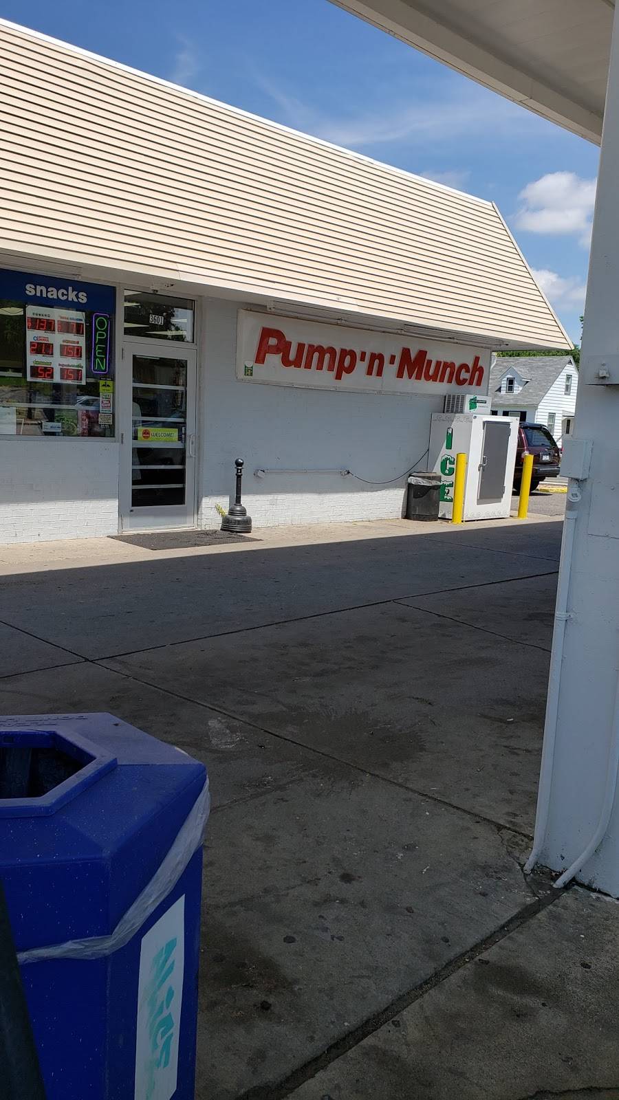 Pump N Munch | 3601 Noble Ave N, Minneapolis, MN 55422, USA | Phone: (763) 270-0213