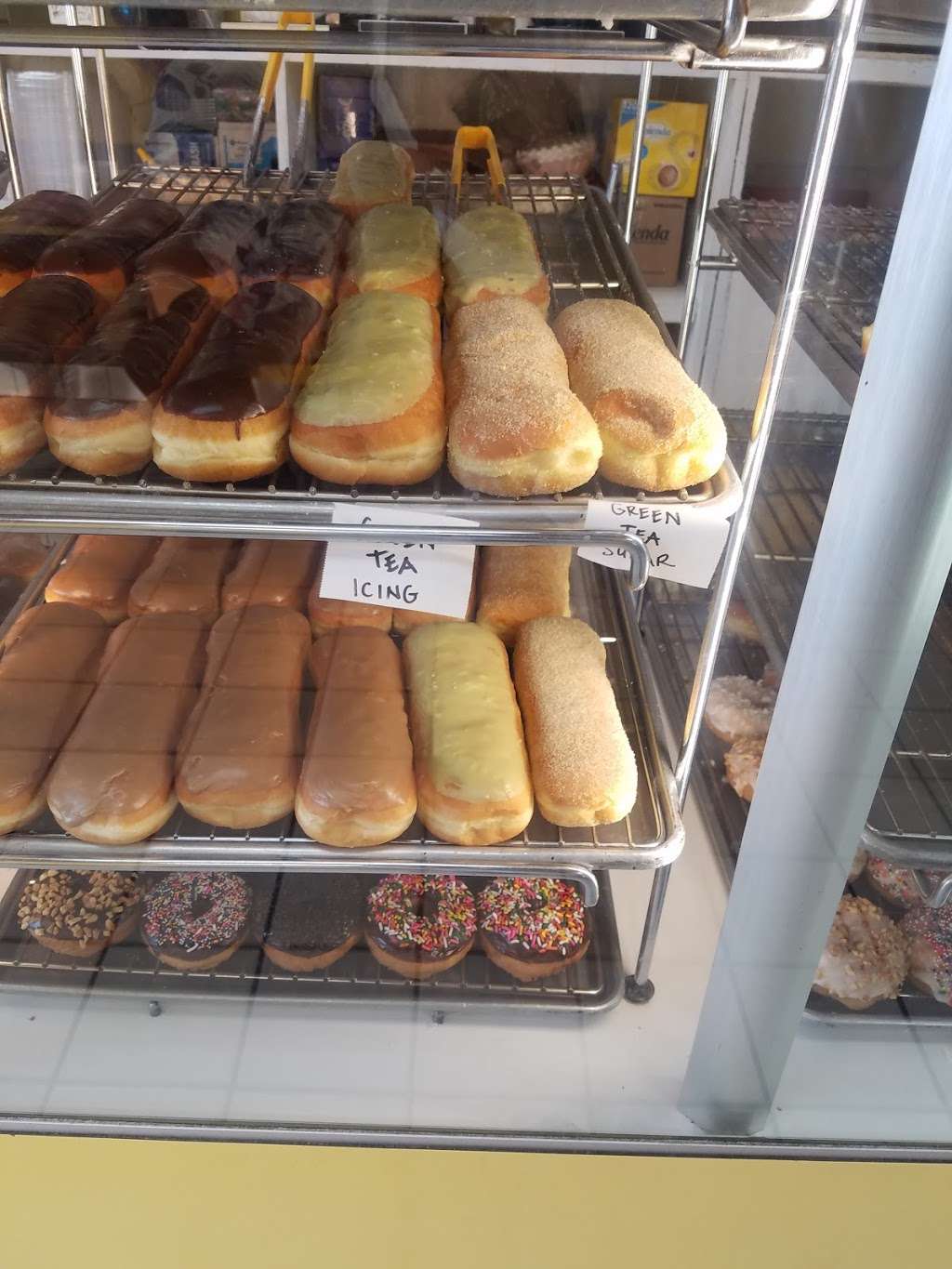 Masters Donuts | 1304 W Foothill Blvd C, Rialto, CA 92376, USA | Phone: (909) 874-9659