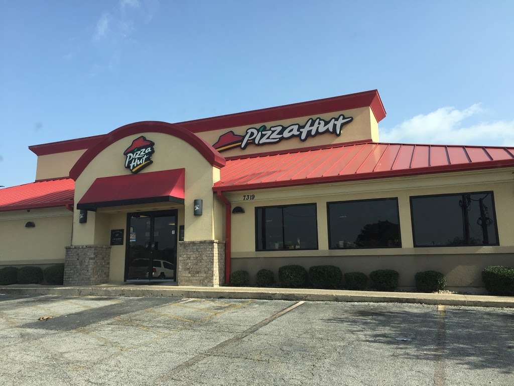 Pizza Hut | 7319 N FM 1604, West Dr, San Antonio, TX 78255 | Phone: (210) 695-2205