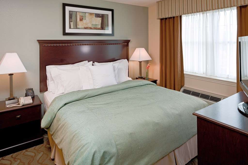 Homewood Suites by Hilton Boston / Andover | 4 Riverside Dr, Andover, MA 01810, USA | Phone: (978) 475-6000