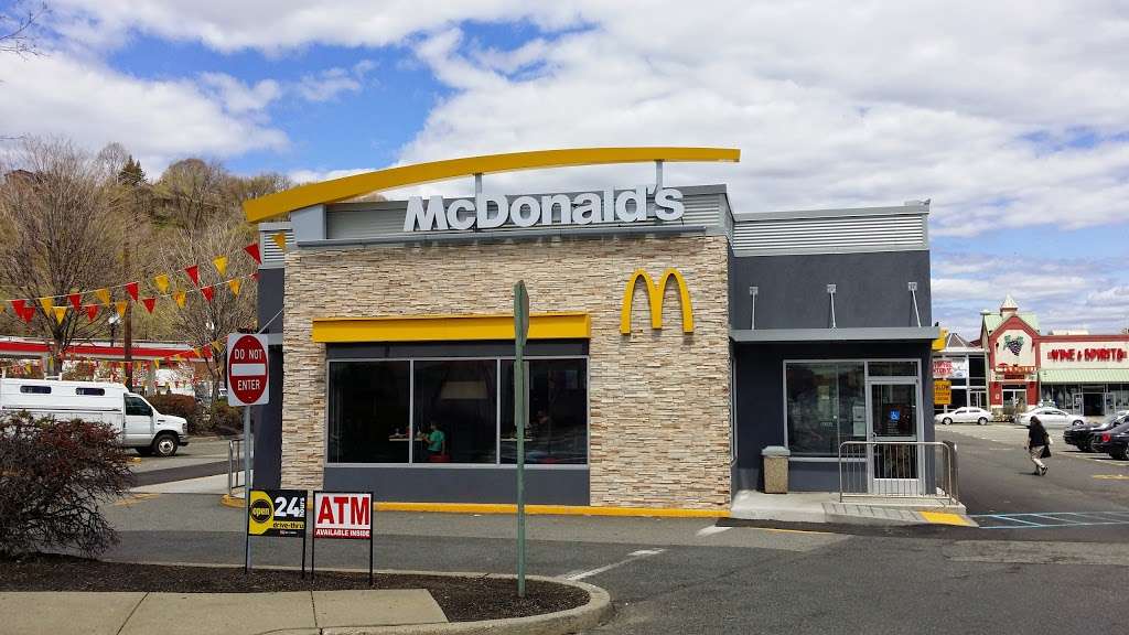 McDonalds | Photo 2 of 10 | Address: 549 River Rd, Edgewater, NJ 07020, USA | Phone: (201) 941-3084