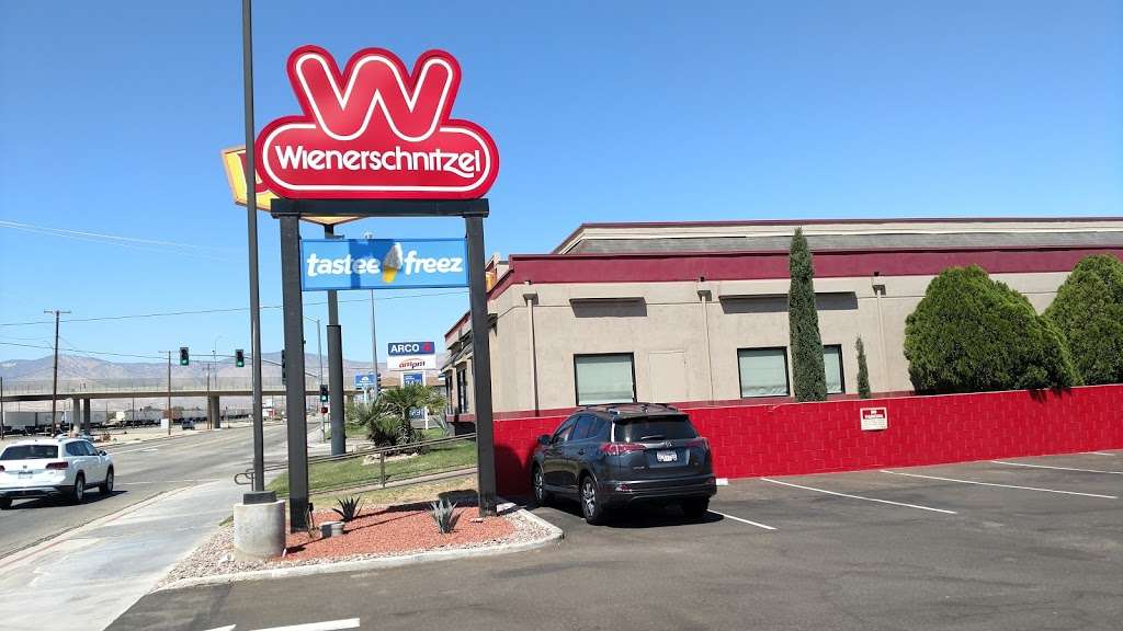 Wienerschnitzel | 16246 Sierra Hwy, Mojave, CA 93501, USA | Phone: (661) 824-2788