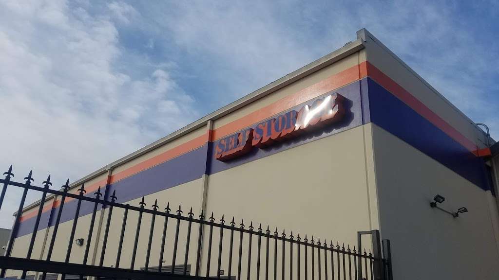 Paramount Self Storage | 8160 E Rosecrans Ave, Paramount, CA 90723, USA | Phone: (562) 280-2171