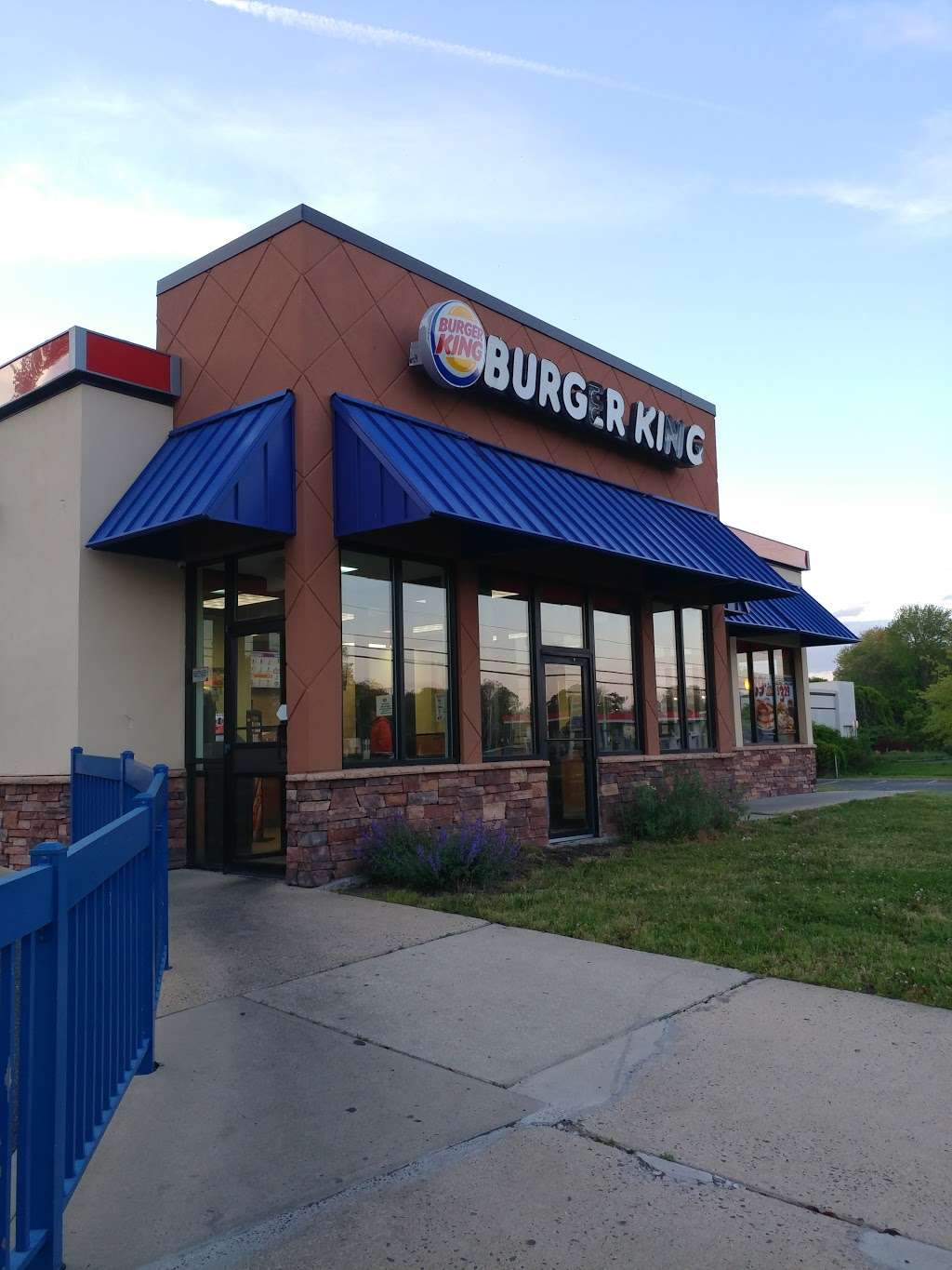 Burger King | 1735 Route 35 &, 18th Ave, Wall Township, NJ 07719 | Phone: (732) 681-9610