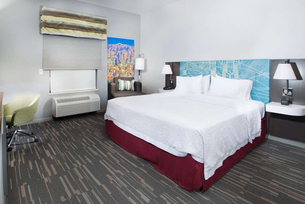 Hampton Inn Arvin Tejon Ranch | 5601 Outlets at Tejon Pkwy, Arvin, CA 93203, USA | Phone: (661) 241-7100