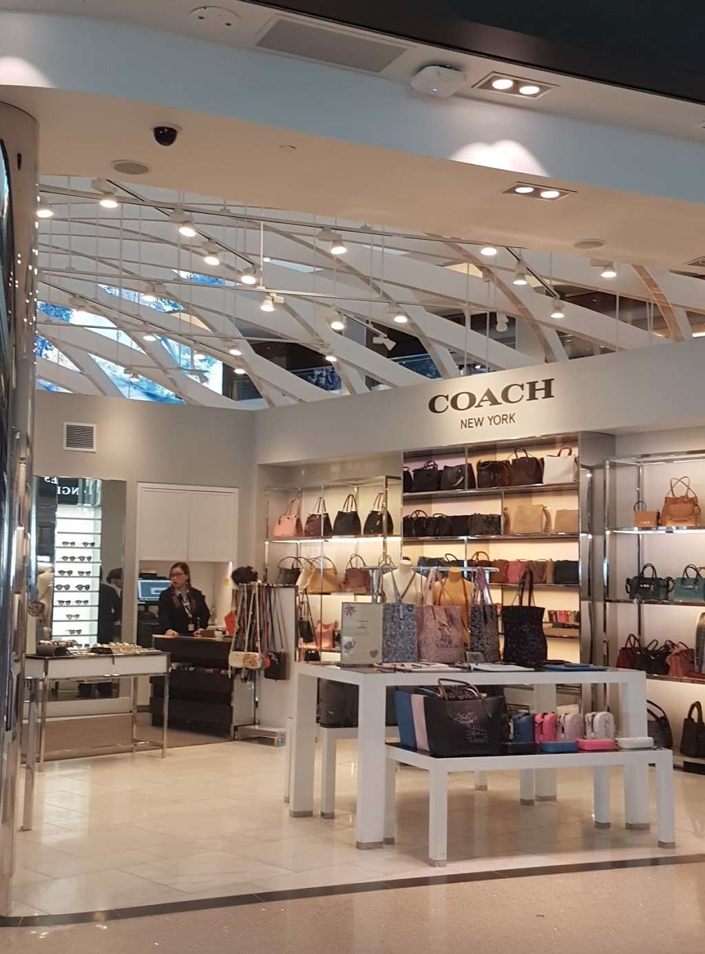 COACH LOS ANGELES AIRPORT | 380 World Way, Los Angeles, CA 90045, USA | Phone: (424) 750-9171